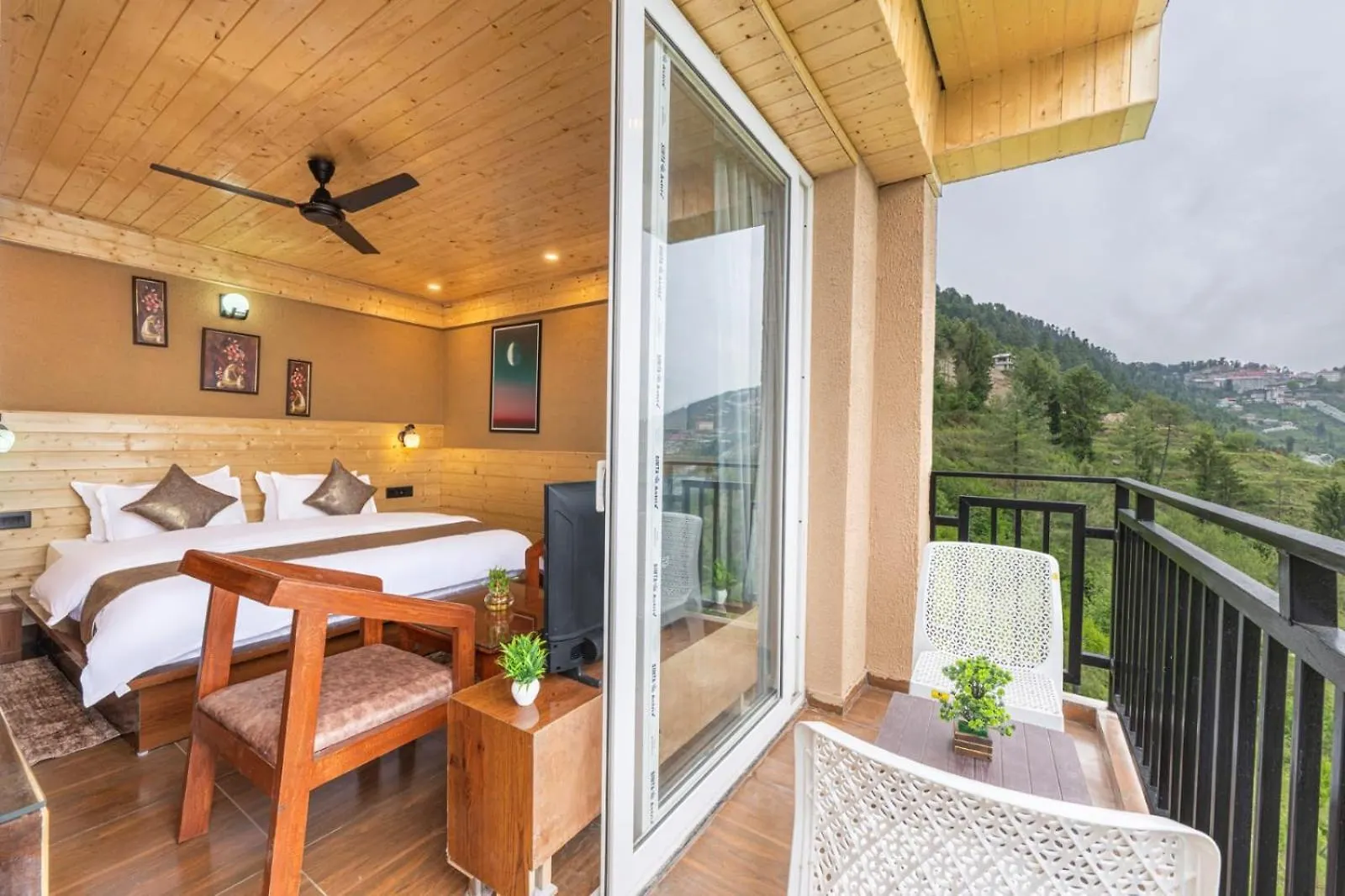 Apartment Charvi Group I 1 Bed Room With Pvt Balcony L Roof Top L Good Hospitality Kufri By Exotic Stays Shimla
