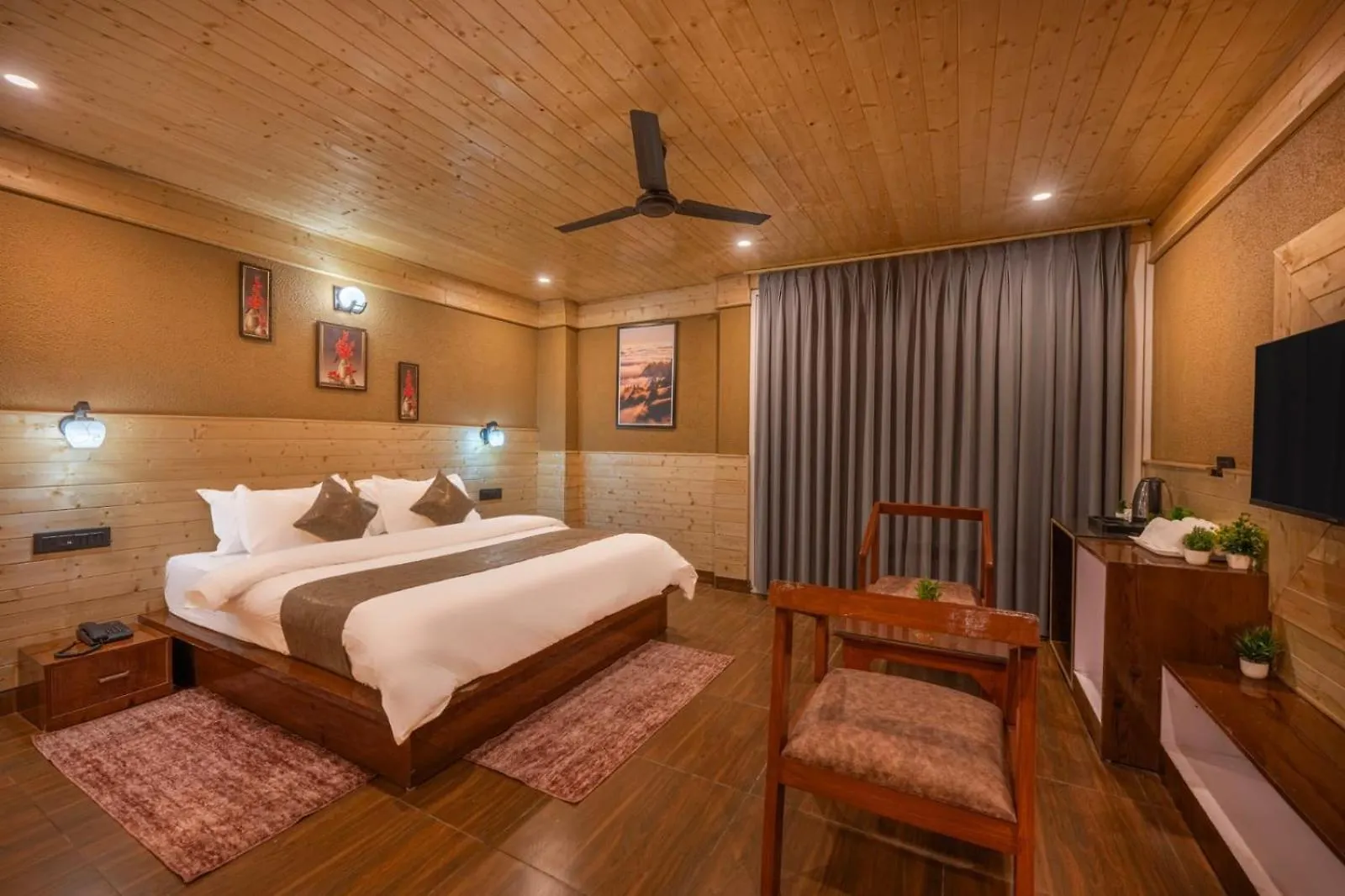 Charvi Group I 1 Bed Room With Pvt Balcony L Roof Top L Good Hospitality Kufri By Exotic Stays Shimla 0*,
