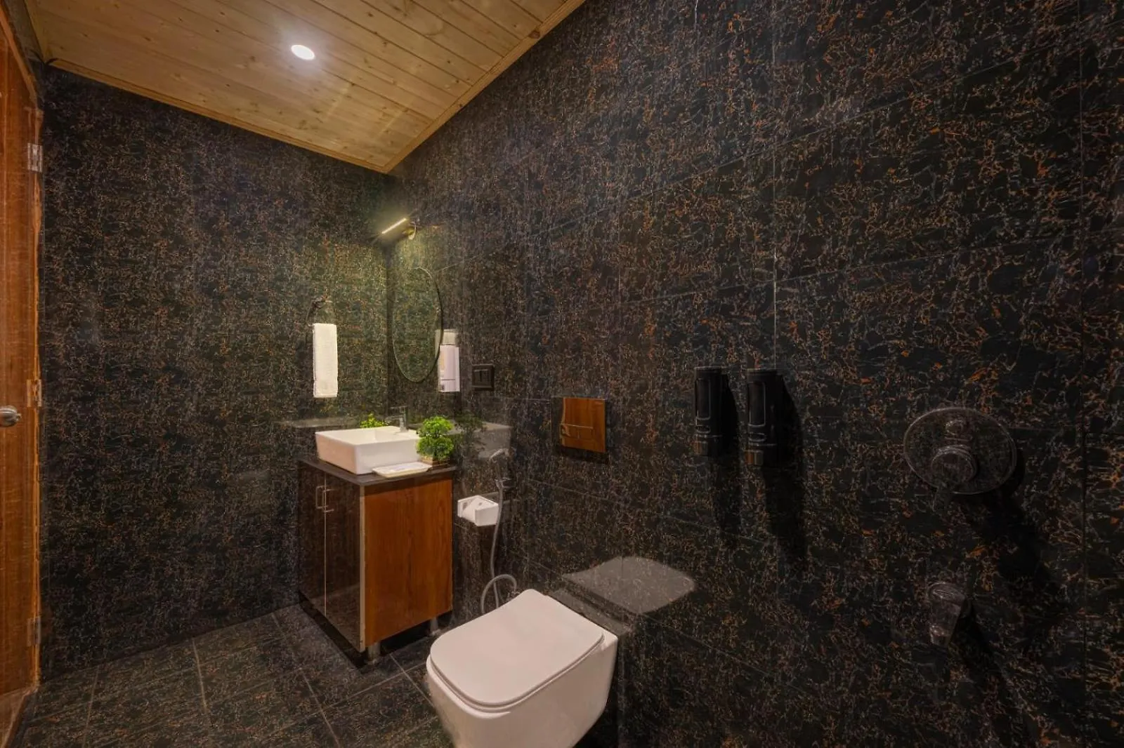 Apartment Charvi Group I 1 Bed Room With Pvt Balcony L Roof Top L Good Hospitality Kufri By Exotic Stays Shimla