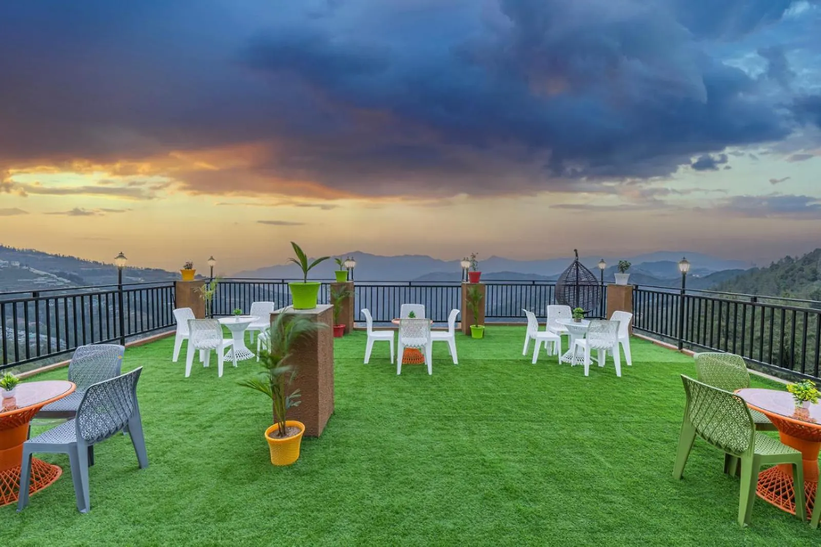 Apartment Charvi Group I 1 Bed Room With Pvt Balcony L Roof Top L Good Hospitality Kufri By Exotic Stays Shimla India