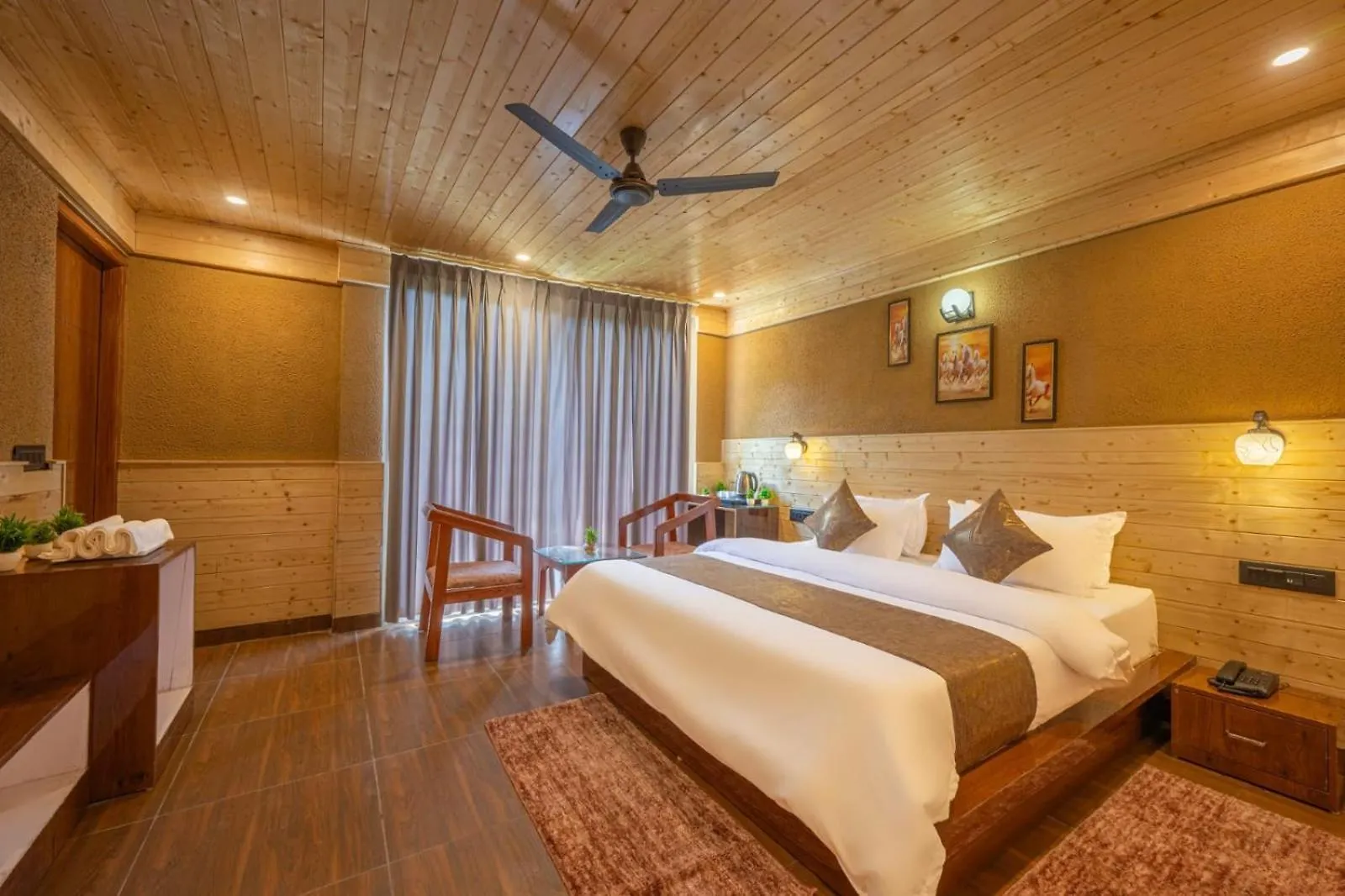 Charvi Group I 1 Bed Room With Pvt Balcony L Roof Top L Good Hospitality Kufri By Exotic Stays Shimla
