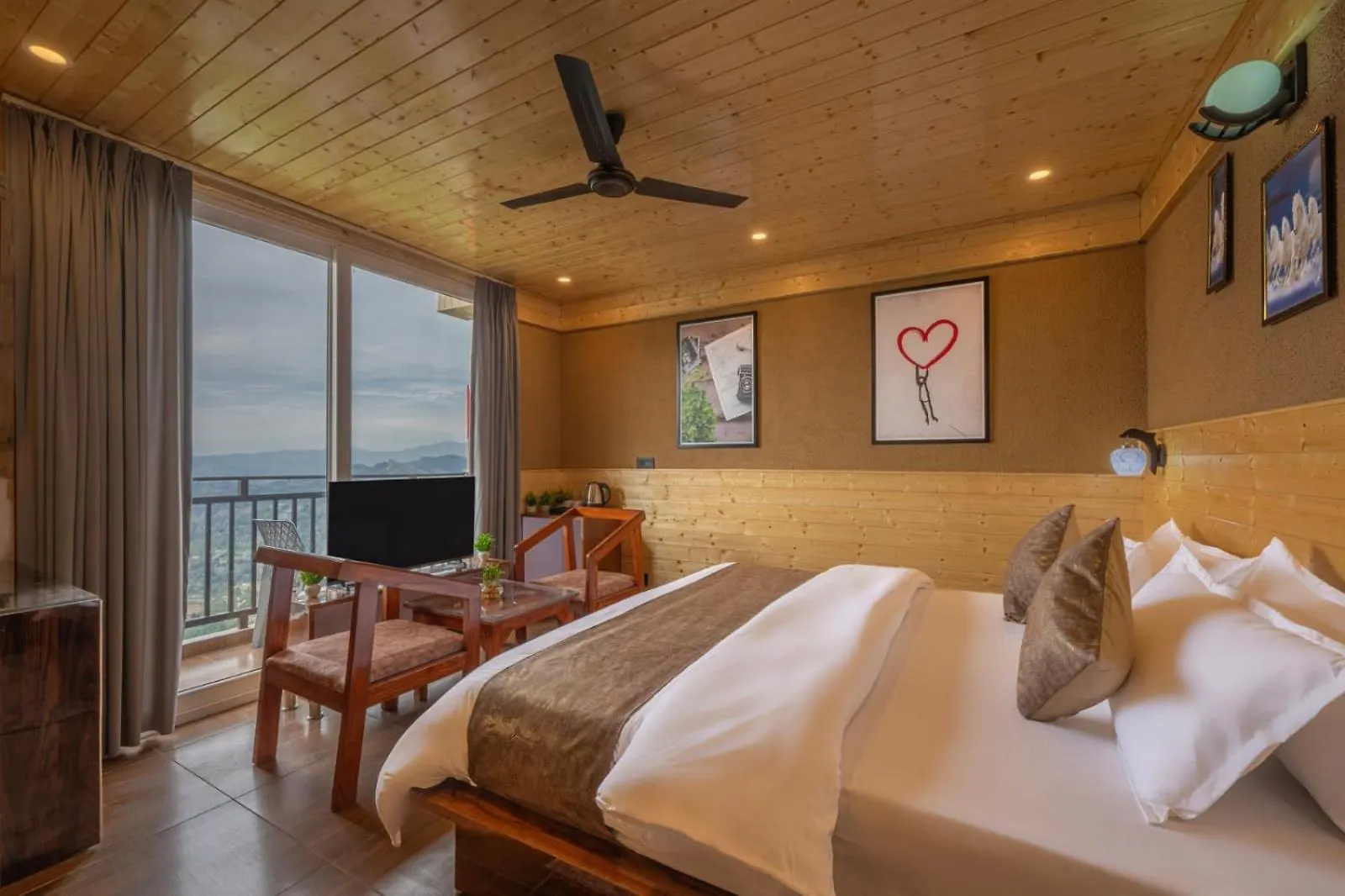 Charvi Group I 1 Bed Room With Pvt Balcony L Roof Top L Good Hospitality Kufri By Exotic Stays Shimla