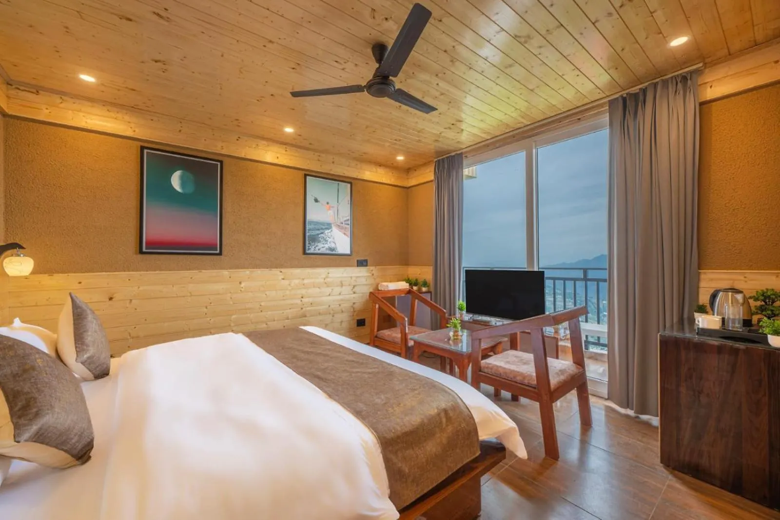Charvi Group I 1 Bed Room With Pvt Balcony L Roof Top L Good Hospitality Kufri By Exotic Stays Shimla India