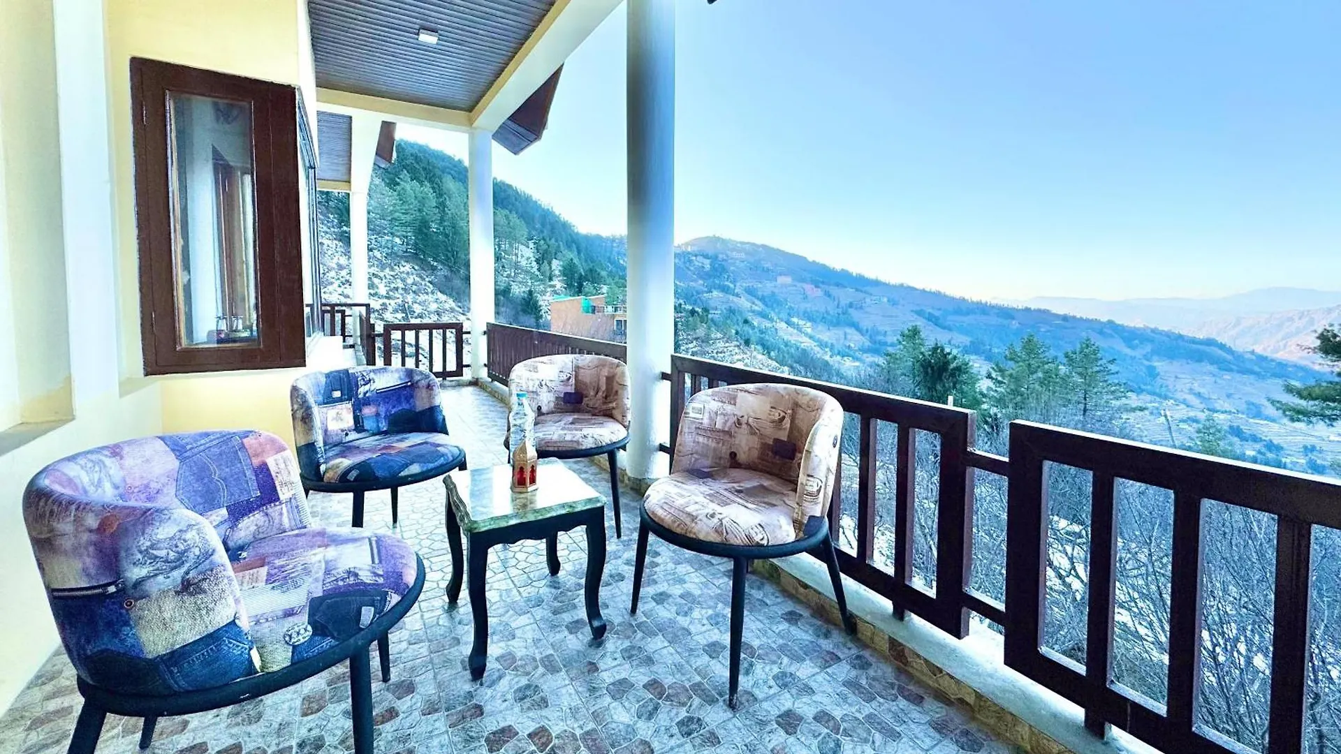 Charvi Group I 1 Bed Room With Pvt Balcony L Roof Top L Good Hospitality Kufri By Exotic Stays Shimla