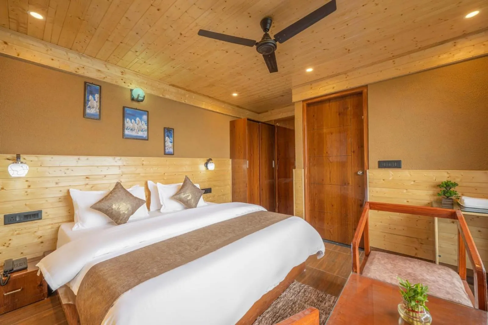 Apartment Charvi Group I 1 Bed Room With Pvt Balcony L Roof Top L Good Hospitality Kufri By Exotic Stays Shimla