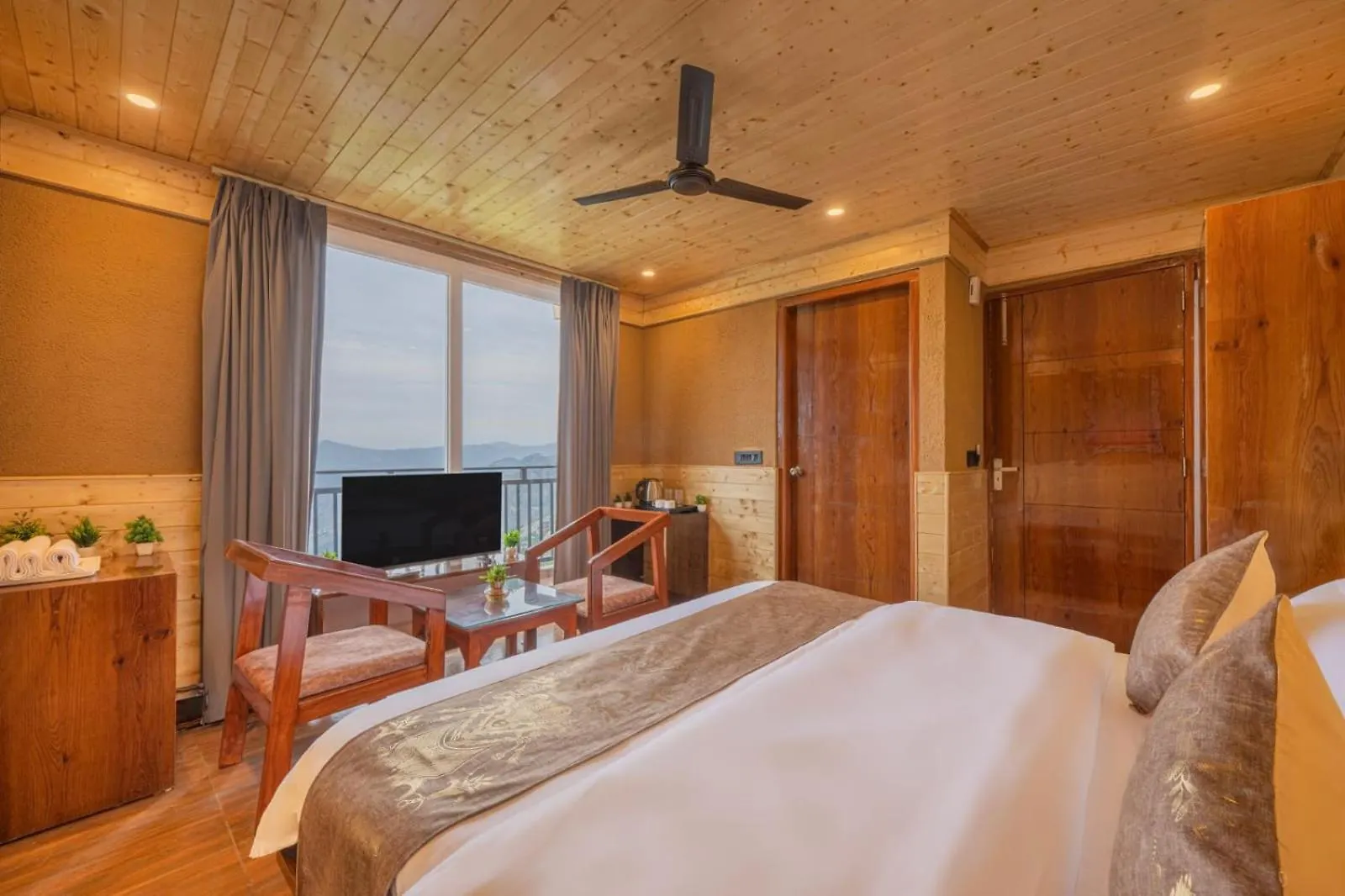 Charvi Group I 1 Bed Room With Pvt Balcony L Roof Top L Good Hospitality Kufri By Exotic Stays Shimla Apartment